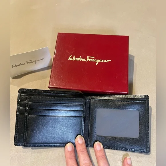 AUTHENTIC Salvatore Ferragamo men’s wallet.